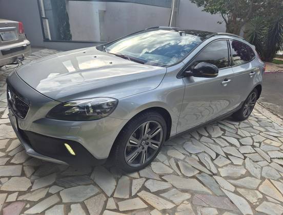 VOLVO V40 2.0 T5 CROSS COUNTRY AWD TURBO GASOLINA 4P AUTOMÁTICO
